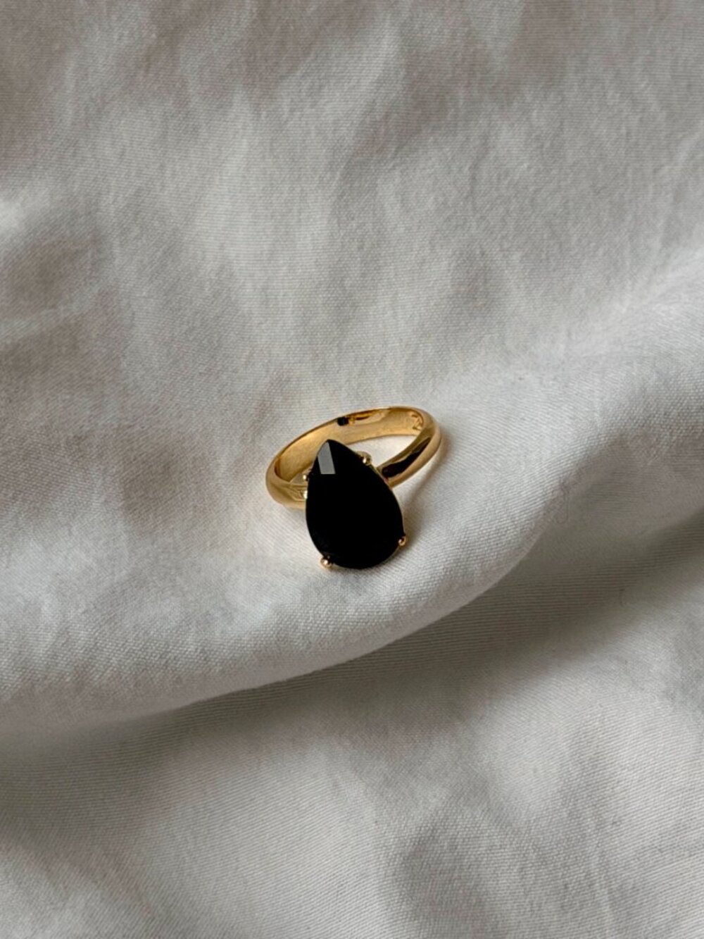 Pear Shape Travel Ring - 18k Gold - Reconstituted Onix